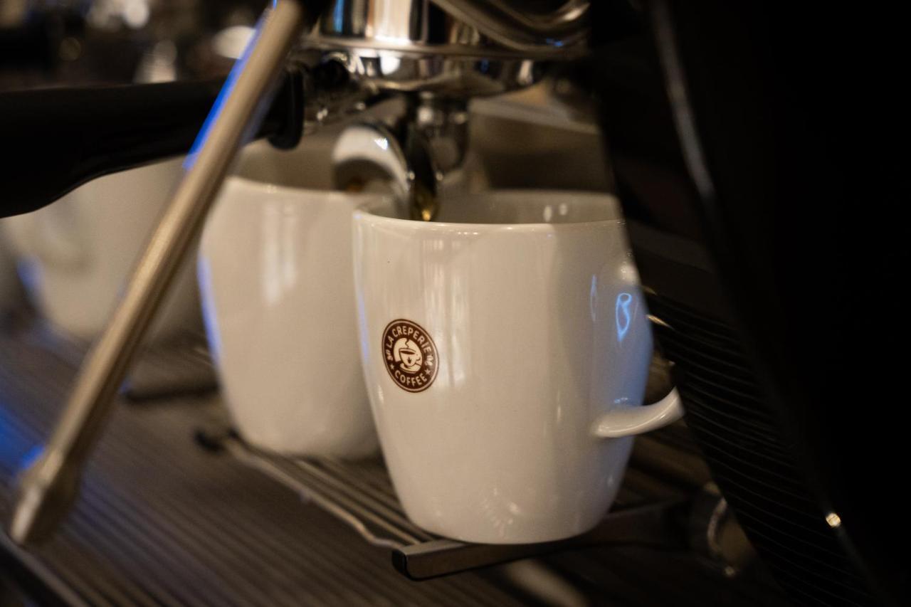 Caribe Deluxe Princess Punta Cana Ngoại thất bức ảnh A coffee machine making espresso