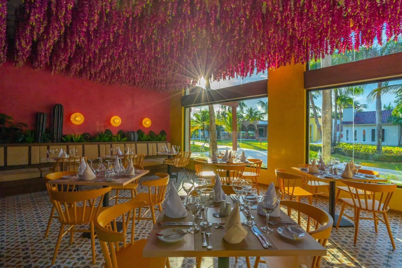 Caribe Deluxe Princess Punta Cana Ngoại thất bức ảnh Restaurant at the hotel