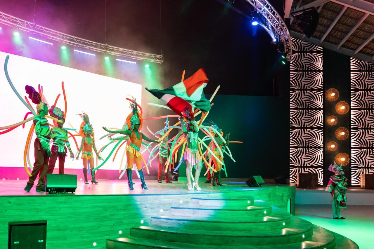 Caribe Deluxe Princess Punta Cana Ngoại thất bức ảnh The Palestinian flag at the 2013 Miss Earth