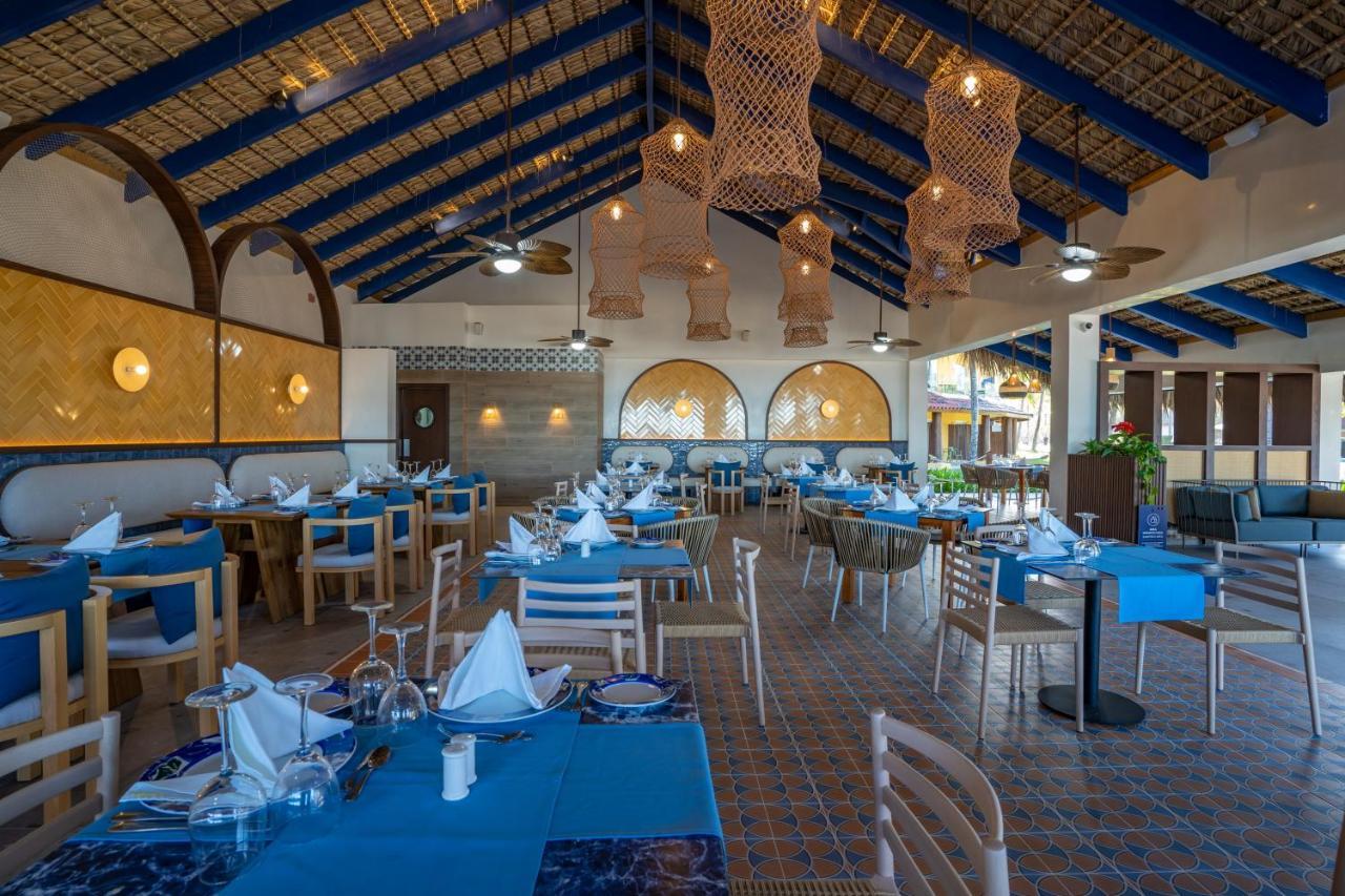 Caribe Deluxe Princess Punta Cana Ngoại thất bức ảnh Restaurant at the resort